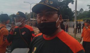 Kepala Pelaksana BPBD Kabupaten Bandung Akhmad Djohara di Kecamatan Cikancung, Selasa (15/6). (Yanuar Baswata/Jabar Ekspres)