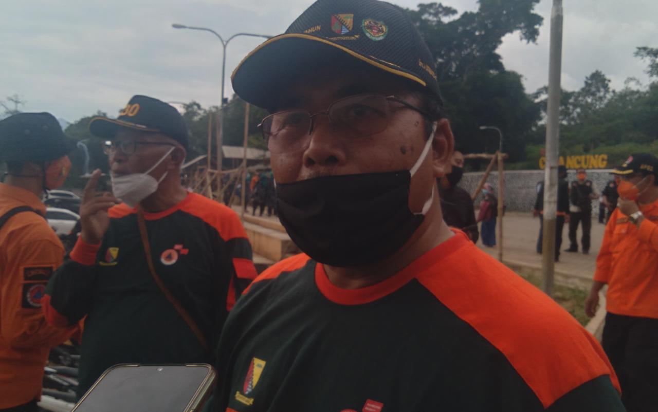 Kepala Pelaksana BPBD Kabupaten Bandung Akhmad Djohara di Kecamatan Cikancung, Selasa (15/6). (Yanuar Baswata/Jabar Ekspres)