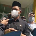 Bupati Bandung, Dadang Supriatna saat diwawancarai terkait diresmikannya layanan Hemodialisa di RSUD Cicalengka, Kamis (30/6). (Yanuar Baswata/Jabar Ekspres)