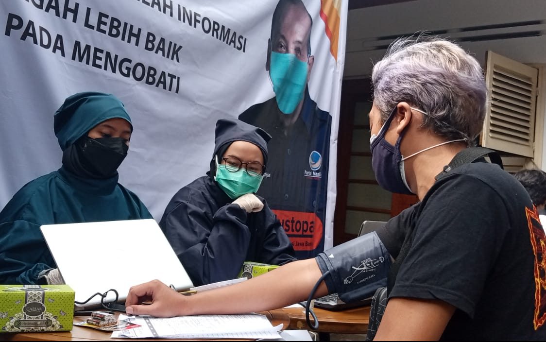 Kantor DPW Nasdem Jabar menggelar Vaksinisasi untuk warga Kota Bandung