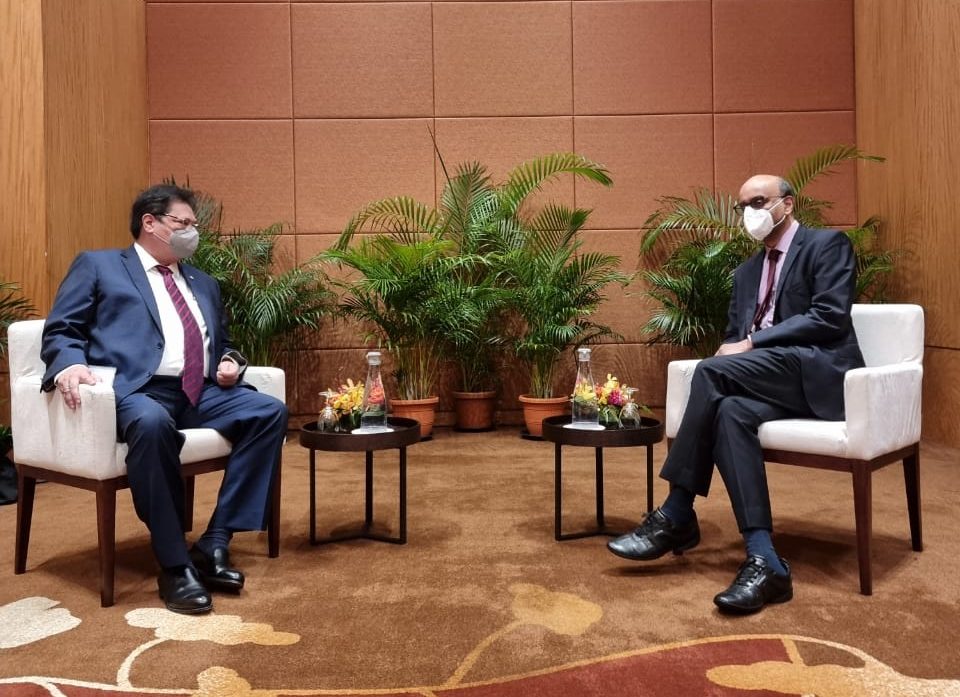 Pertemuan Menko Perekonomia Airlangga Hartarto dengan salah satu menteri dari negara Singapura untuk menjajaki peluang kerjasama