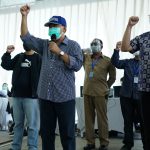 Wali Kota Bandung saat meninjau Vaksipelaksanaan n Summarecon Bandung