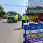 ILUSTRASI: Pelaksanaan penyekatan kendaraan di Gerbang Tol Padalarang, KBB, saat PPKM Darurat.