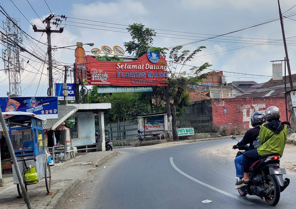 Arus lalulintas di kawasan wisata Lembang, KBB, terpantau sepi di sela penerapan PPKM darurat.