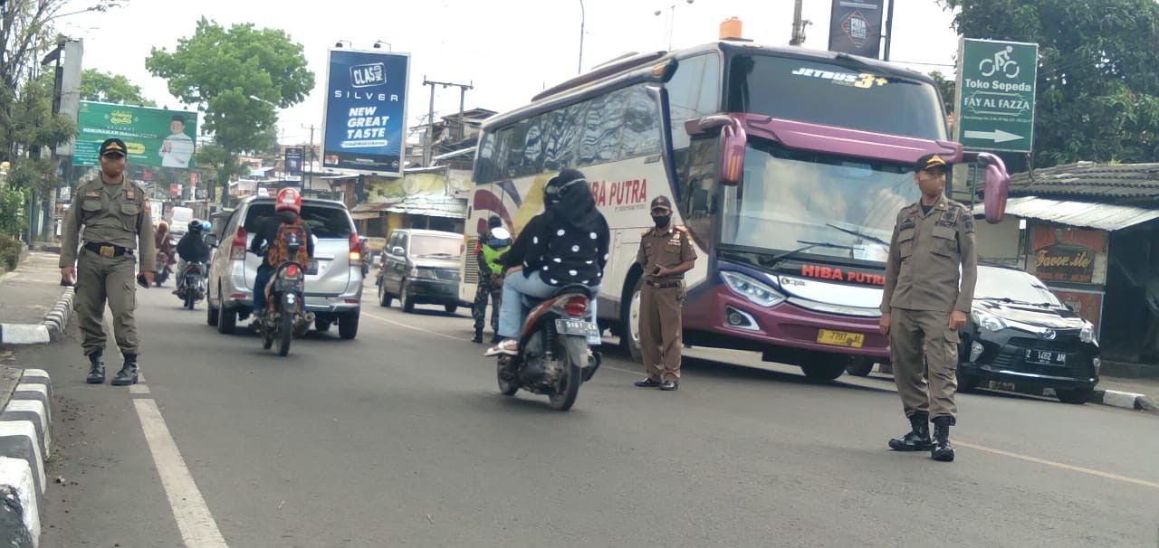 Ilustrasi: Situasi wilayah Kecamatan Jatinangor, Kabupaten Sumedang saat tim gabungan lakukan operasi Yustisi di depan kantor kecamatan, beberapa waktu lalu. (Yanuar Baswata/Jabar Ekspres)