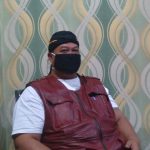 Kepala Desa Cikuya, Dadan Suganda saat ditemui di ruang kerjanya, Rabu (7/7). (Yanuar Baswata/Jabar Ekspres)