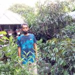 Enjang, Penjual tanaman Hias di Kota Bandung merasakan dampak penerpan aturan PPKM Darurat.