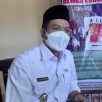 Bupati Bandung Dadang Supriatna saat diwawancara terkait OTT oknum ASN Disdik Kabupaten Bandung, Rabu (21/7). (Yully S Yulianty/Jabar Ekspres)