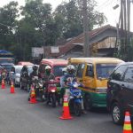 ILUSTRASI: Kendaraan mengular di sepanjang jalan Gatot Subroto, Cimahi.