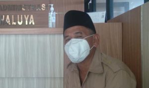 Sekretaris Desa Waluya Beni Yogaswara saat ditemui di kantor desa, beberapa waktu lalu. (Yanuar Baswata/Jabar Ekspres)