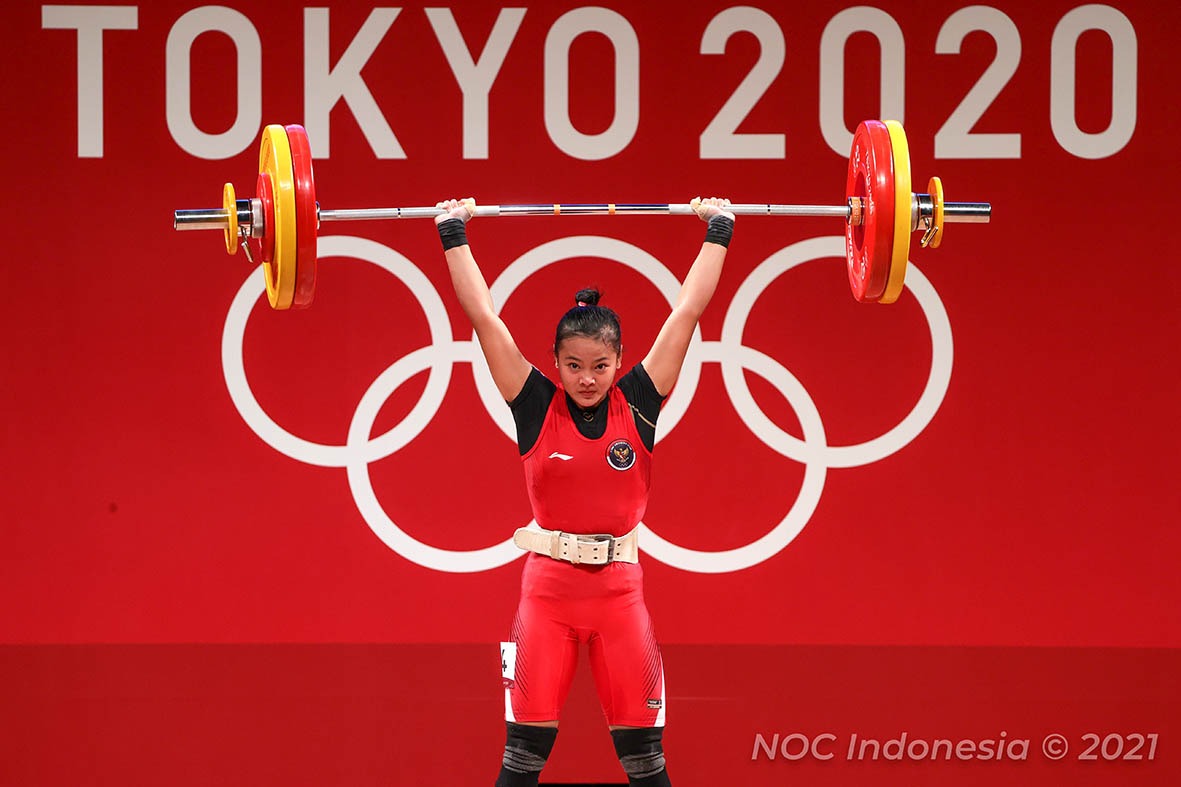 Lifter senior andalan Indonesia, Eko Yuli Irawan kembali sukses mempersembahkan medali perak di Olimpiade Tokyo 2020. Eko berhasil menyelesaikan total angkatan 302 kg di Tokyo International Forum Hall, Jepang, Minggu (26/07).(foto:nocindonesia)