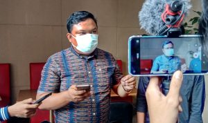 Ketua Alumni Muda Universitas Padjadjaran Bandung Fuad Rinaldi Saat ditemui Wartawan, Kamis(1/7). Foto : Boy Darmawan / Jabar Ekspres.