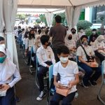 Vaksinasi pelajar di Kota Bandung, belum lama ini. (Sandi Anugrah/Jabar Ekspres)