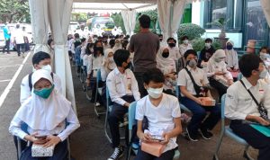 Vaksinasi pelajar di Kota Bandung, belum lama ini. (Sandi Anugrah/Jabar Ekspres)