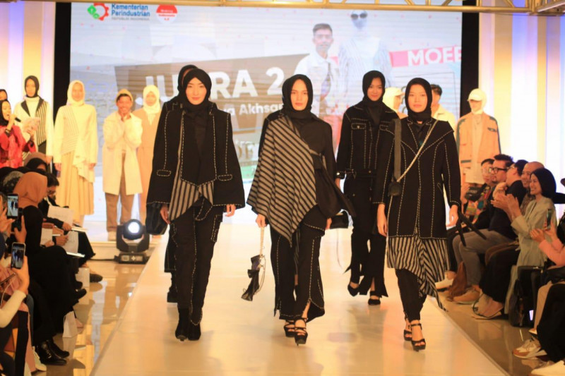 Pameran busana hasil produksi industri fesyen muslim dalam negeri. ANTARA/HO-Kementerian Perindustrian