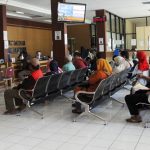 Aktivitas Warga Kabupaten Bandung ketika mengntre membayar pajak di Kantor Bapendaa