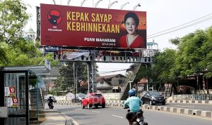 Bilboard Puang Maharani terpasang di Jalan Protokol di Kota Cirebon