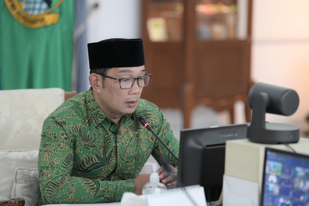 Gubernur Jawa Barat Ridwan Kamil ketika membicarakan peningkatan Investasi di Jabar