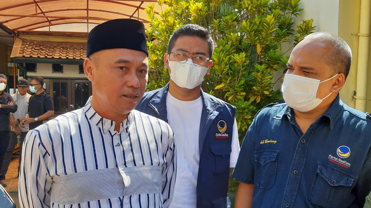 Ketua DPD Partai Nasdem Kabupaten Bandung, Agus Yasmin saat dikonfirmasi terkait Bupati Bandung Sahrul Gunawan, Minggu (15/8). (Yully S Yulianty/Jabar Ekspres)
