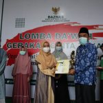 Penyerahan piala dan sertifikat pemenang dakwah yang digelar Baznas LBB