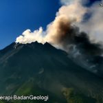 Gunung Merapi di perbatasan Daerah Istimewa Yogyakarta dan Jawa Tengah meluncurkan awan panas guguran enam kali pada Kamis (5/8). (ANTARA/HO/twitter BPPTKG)