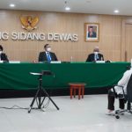 Wakil Ketua KPK Lili Pintauli Siregar saat menjalani sidang pembacaan putusan pelanggaran etik di hadapan majelis etik di gedung KPK Jakarta, Senin (30/8) (Humas KPK)