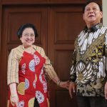 ILUSTRASI: Ketua Umum PDI Perjuangan Megawati Soekarnoputri bertemu dengan Ketua Umum Partai Gerindra Prabowo Subianto di kediaman Jalan Teuku Umar, Jakarta, Rabu (24/7/2019). Pertemuan ini berlangsung santai dan keduanya terlihat bercanda tawa. (FEDRIK TARIGAN/ JAWA POS)