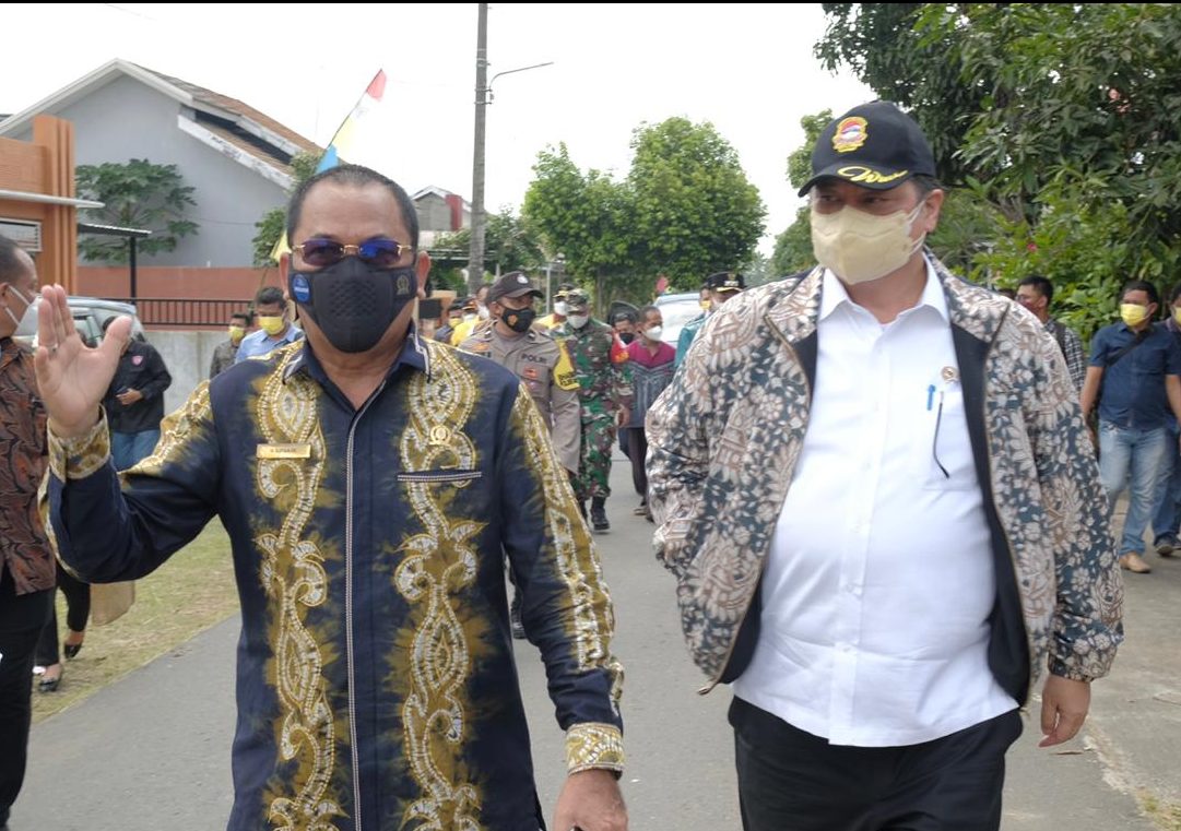 Menko Airlangga ketika meninjau pelaksanaan PPKM Luar Jawa-Bali di Kalimantan belum lama ini.