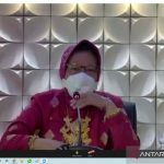 Menteri Sosial Tri Rismaharini dalam acara Sosialisasi Virtual Aplikasi Cek Bansos secara daring di Jakarta, Selasa. ANTARA HO-Kemensos
