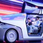 Robocar baru raksasa teknologi China, kendaraan otonom, pada konferensi tahunan Baidu World