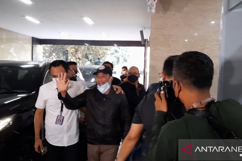 YouTuber Muhammad Kece, tersangka dugaan penistaan agama tiba di Bareskrim Polri, Jakarta Selatan, Rabu (25/8/2021). (ANTARA/Laily Rahmawaty)