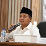 Wakil Gubernur Jawa Barat Uu Ruzhanul Ulum pada acara rapat kerja penanggulangan kemiskinan di Jabar yang mengalami peningkatan