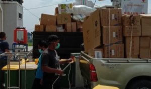 Proses pemindahan barang-barang dari BLK Manggahang Baleendah ke RSUD Soreang Lama