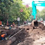 Proses Perbaikan Pipa Pecah di Jalan Riau