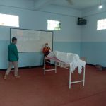 Salah satu pemateri sedang menyampaikan terkait pemulasaran jenazah covid-19 di Aula TK Miftahus Shiddiq Kp. Kihapit Timur RT 02/RW 09, Kelurahan Leuwigajah, Kecamatan Cimahi Selatan, Kota Cimahi.