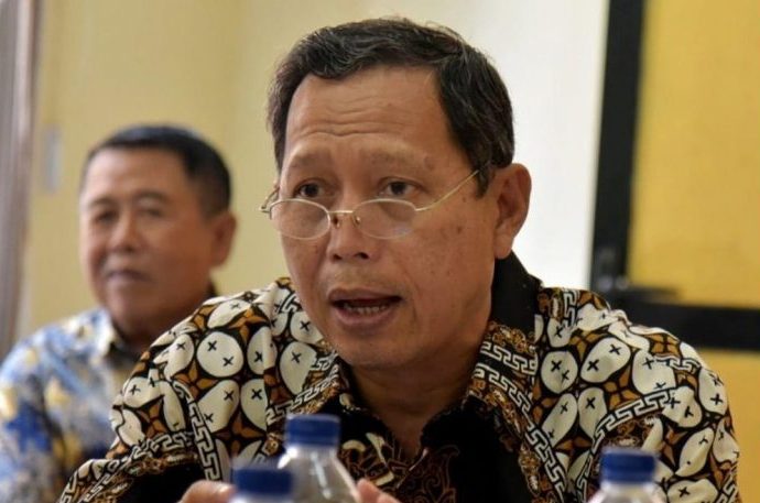 Menurut Daddy Rohanady, ruang darat diatur dengan Perda Nomor 22 Tahun 2010 Tentang Rencana Tata Ruang Wilayah Provinsi Jawa Barat Tahun 2010.