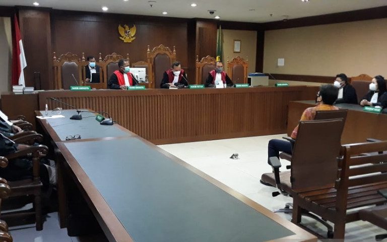 Majelis hakim pengadilan Tindak Pidana Korupsi (Tipikor) Jakarta membebaskan pemilik PT Borneo Lumbung Energi dan Metal Tbk (BLEM) Samin Tan dari semua dakwaan di pengadilan Tipikor Jakarta (30/8)