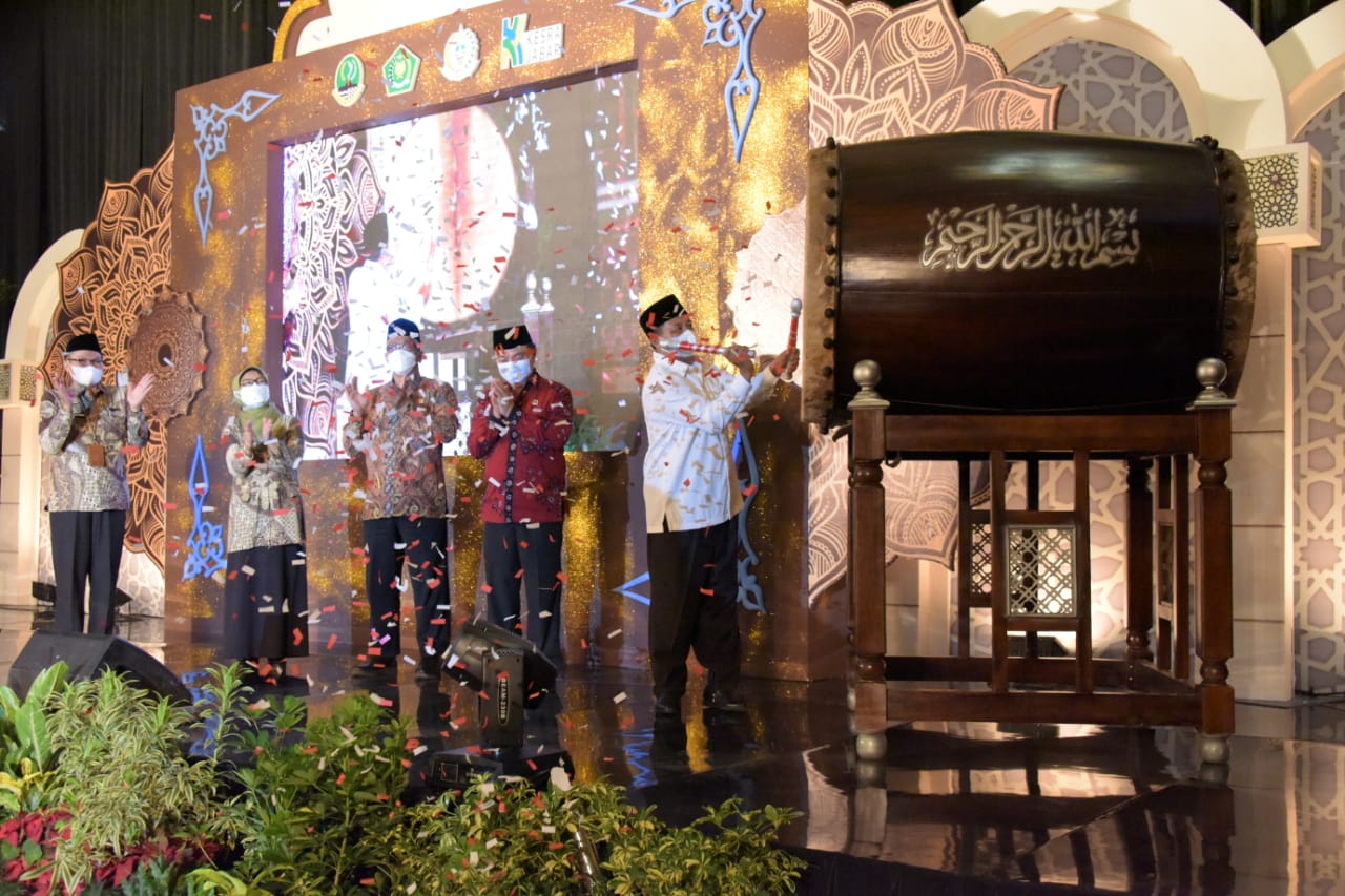 Kabupaten Bandung berhasil meraih peringkat III pada ajang Seleksi Tilawatil Quran dan Hadist (STQH) XVII tingkat Provinsi Jawa Barat (Jabar), yang diselenggarakan pada tanggal 25 hingga 30 Agustus 2021 di Pusdai Kota Bandung.
