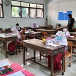 Kegiatan pembelajaran tatap muka (PTM) hari pertama di SDN 11 Grogol Jakarta Barat, Senin (30/8/2021). ANTARA/Walda/am.