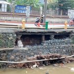 Turap amblas di Jalan Raya Citayam, Kelurahan Bojong Pondok Terong, sedang ditangani DPUPR Kota Depok (Haris Samsuddin/Jabar Ekspres)