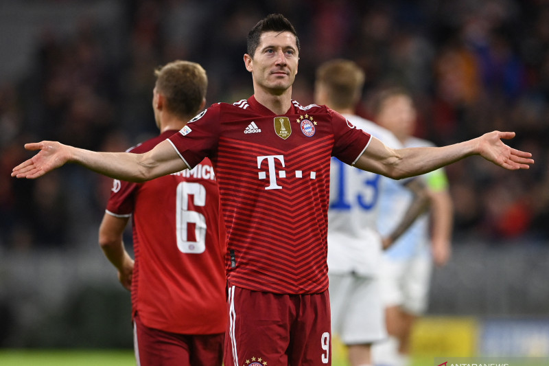 Selebrasi penyerang Bayern Muenchen Robert Lewandowski setelah cetak gol dalam pertandingan Grup E Liga Champions lawan Dynamo Kiev pada 30 September 2021. ANTARA/AFP/CHRISTOF STACHE