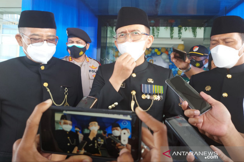 Bupati Bekasi Dani Ramdan (tengah). ANTARA/Pradita Kurniawan Syah