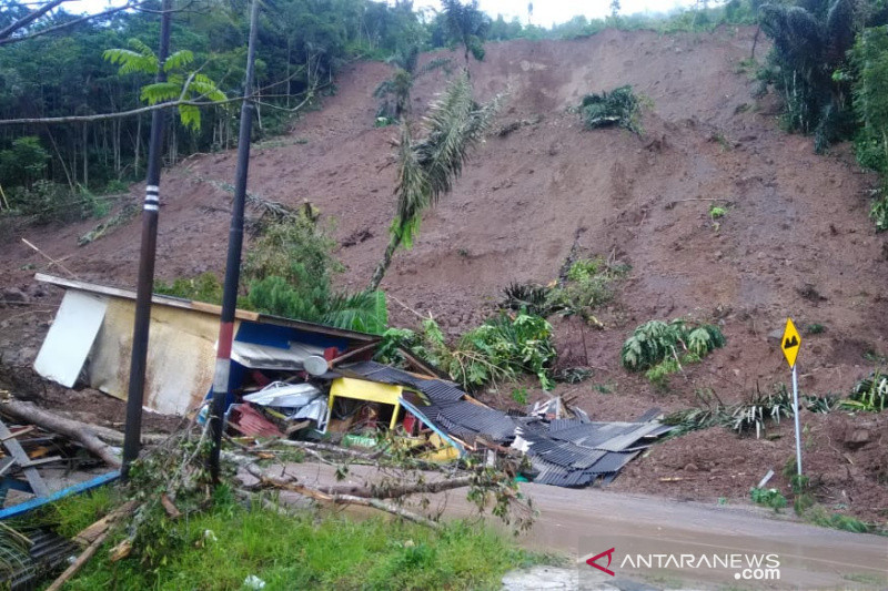 Bencana alam longsor di Kabupaten Garut, Jawa Barat beberapa waktu lalu. (ANTARA/HO-Diskominfo Garut)