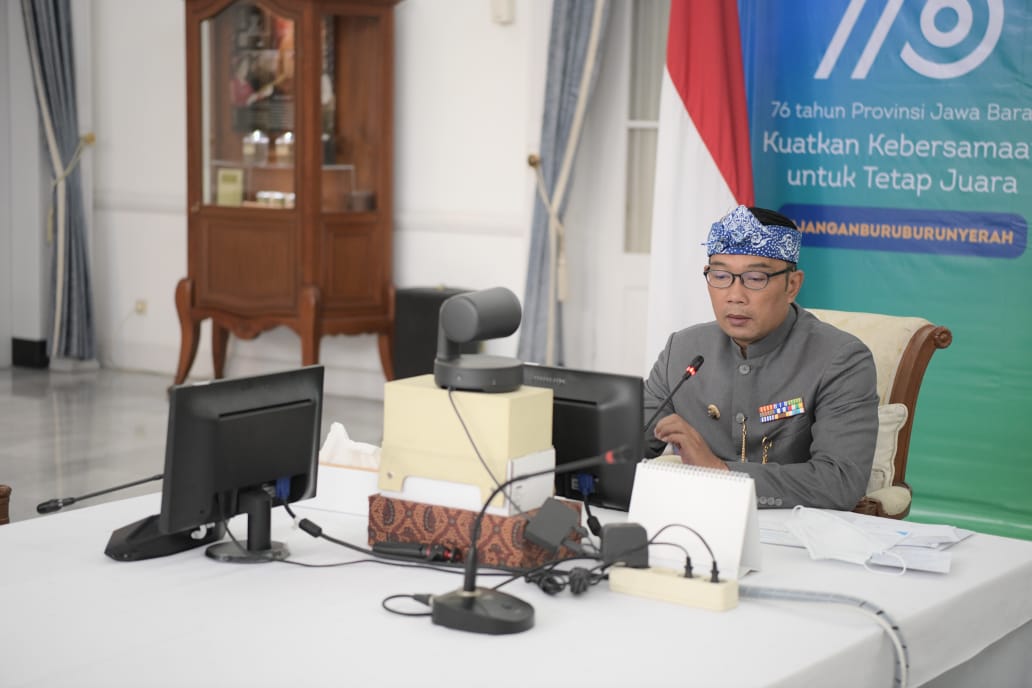 Gubernur Jawa Barat Ridwan Kamil saat Dialog Pemulihan Ekonomi Jawa Barat yang dilakukan secara virtual dari Gedung Pakuan