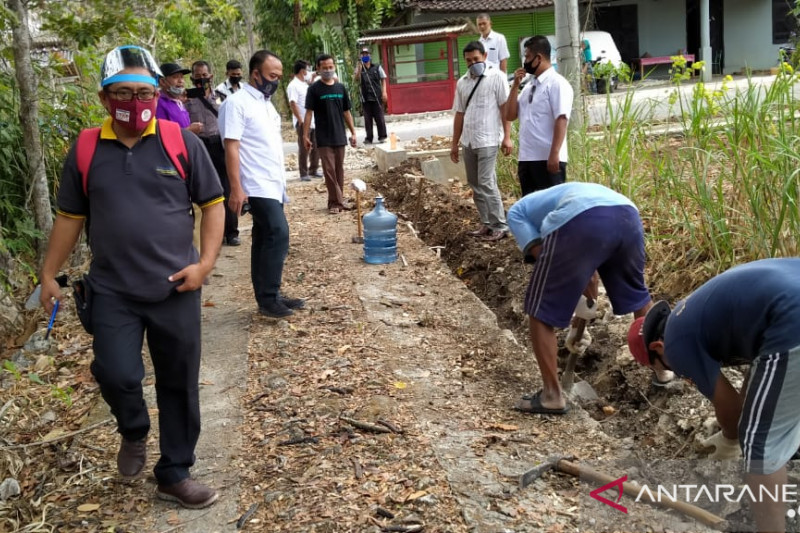 Pembangunan jaringan air bersih di Gunung Kidul. (ANTARA)