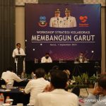 Wakil Bupati Garut Helmi Budiman memberikan sambutan dalam acara Workshop Strategi Kolaborasi Membangun Garut di Hotel Harmoni, Kabupaten Garut, Rabu (1/9/2021). (ANTARA/HO-Diskominfo Garut)