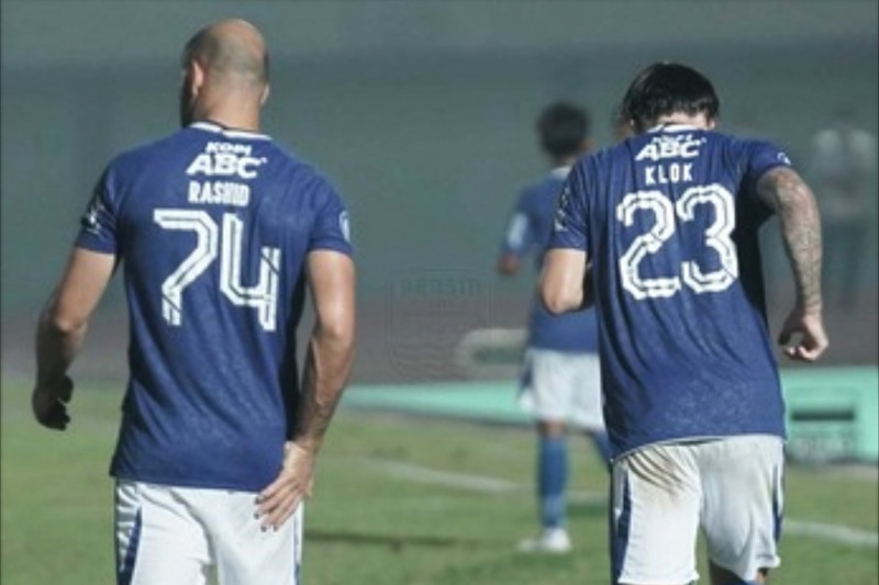 Dua pemain Persib, Mohammed Bassim Rashid dan Marc Klok (HO/Persib.co.id)