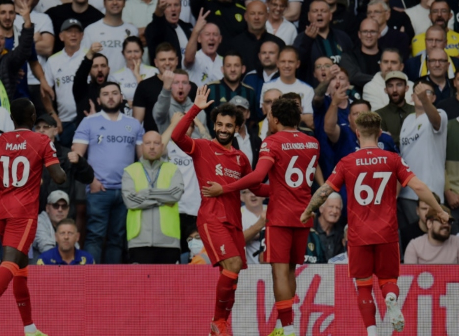 Mohamed Salah (kedua kiri) melakukan selebrasi dengan rekan setimnya usai cetak gol untuk Liverpool dalam pertandingan Liga Premier Inggris lawan Leeds United di Elland Road, Leeds, Inggris pada 12 September 2021. ANTARA/REUTERS/PETER POWELL