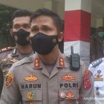 Kapolres Bogor AKBP Harun saat operasi penyekatan kendaraan di Simpang Gadog, Ciawi, Kabupaten Bogor, Jawa Barat. (ANTARA/M Fikri Setiawan)