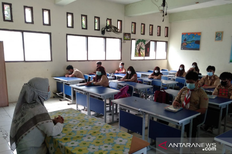 Kegiatan belajar tatap muka terbatas hari pertama di SMPN 29 Kota Bekasi